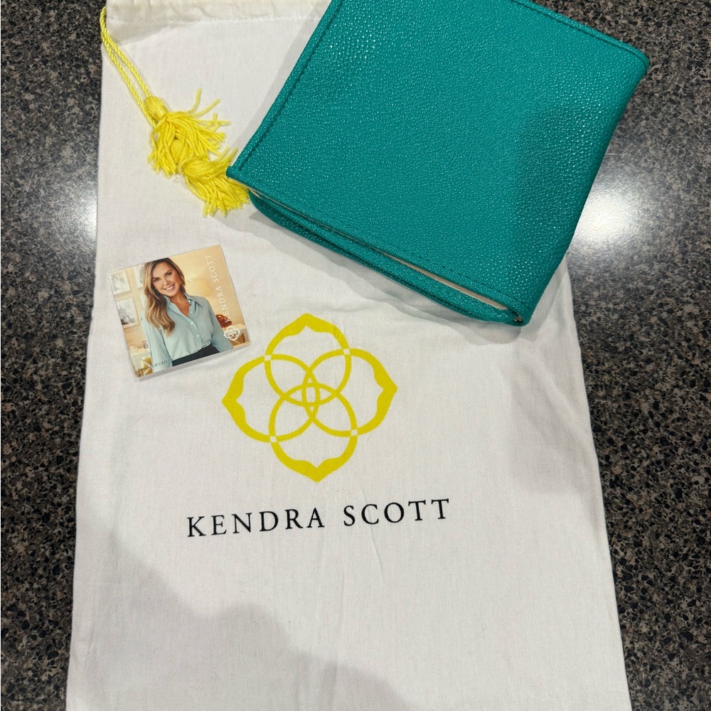 Retired Kendra Scott Zip Away Small Jewelry Organizer - Rare Dust bag included - Picture 4 of 12